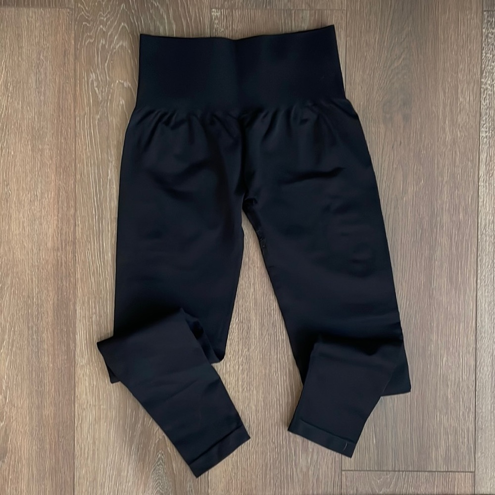 NVGTN black solid seamless leggings, size small